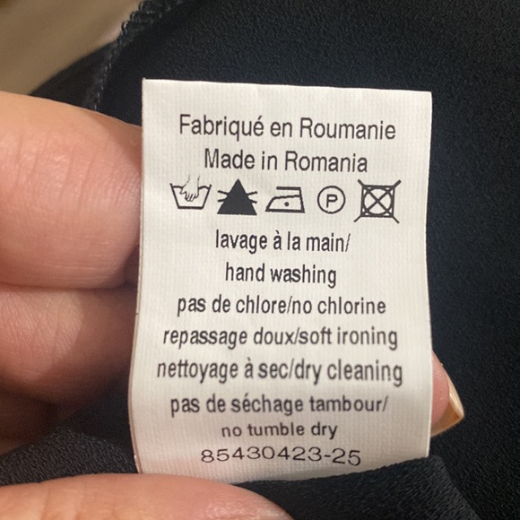 Sonia. By Sonia RYKIEL. The perfect black dress. Can be used for work or a date. - Picture 10 of 10